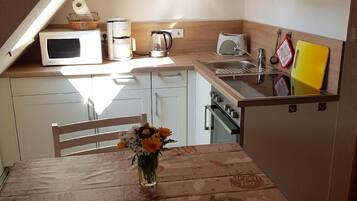 Kühlschrank, Mikrowelle, Ofen, Geschirrspüler