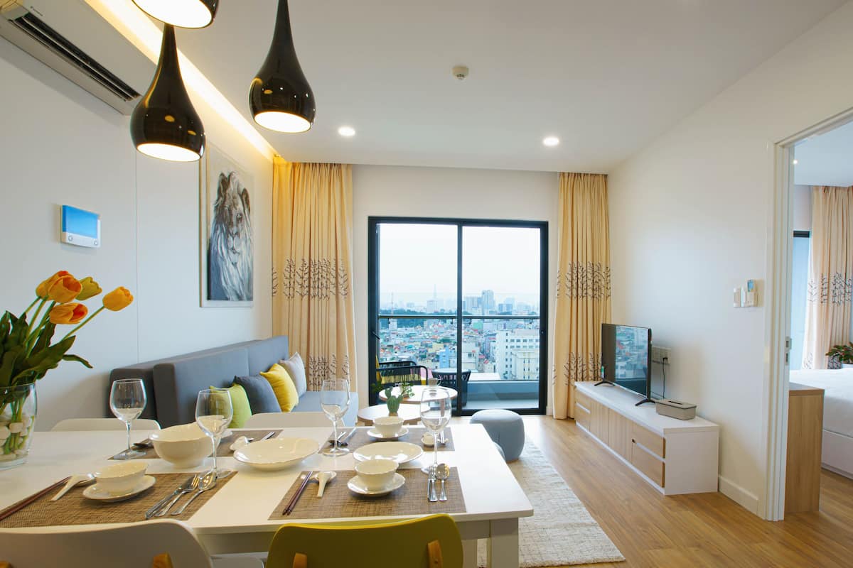 Luxury Apartment, 1 Bedroom, Pool Access | Living room | Smart TV