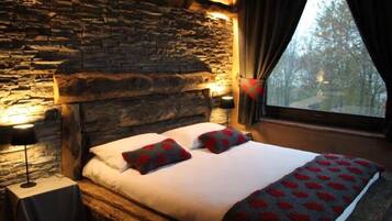 Comfort Room, Mountain View (Monviso) | Individually decorated, desk, soundproofing, free cribs/infant beds