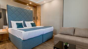 Superior Apartment | Hypo-allergenic bedding, minibar, in-room safe, desk