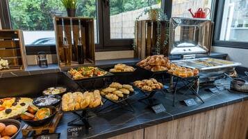 含每日吃到飽早餐