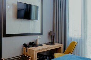 Habitación económica con 1 cama doble o 2 individuales | Servicio de comidas en la habitación