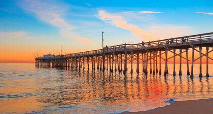 Air conditioned Balboa Island Flat, Steps to Balboa Island Ferry, w/Parking. Amazing Location!