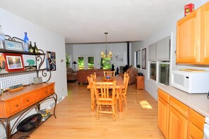 Interior - Almost Heaven - Cozy and Wonderful (Berkeley Springs)