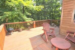Porch - Almost Heaven - Cozy and Wonderful (Berkeley Springs)