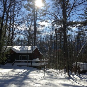 Property grounds - Cabin at Sleepy Creek - Charming Cabin (Berkeley Springs)