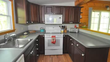 House, Multiple Beds (Cabin at Sleepy Creek - Charming Cabi) | Private kitchen | Fridge, microwave, oven, stovetop