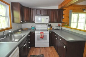 House, Multiple Beds (Cabin at Sleepy Creek - Charming Cabi) | Private kitchen | Fridge, microwave, oven, stovetop