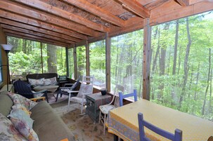 Casa, varias camas (Cabin at Sleepy Creek - Charming Cabi) | Restauración