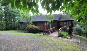 Casa, varias camas (Creekview Cabin - A Perfect Escape) | Exterior