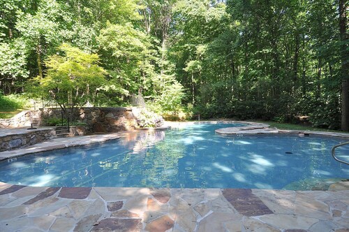Dogwood Knoll - Wooded Escape