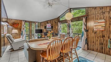 House, 1 Queen Bed with Sofa bed (Country Comfort -Country Escape! ) | Dining room