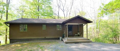 House, Multiple Beds (Chesnutt Cabin on the Cacapon River) | Exterior