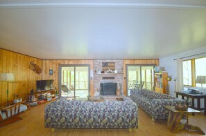 House, Multiple Beds (Chesnutt Cabin on the Cacapon River) | 3 bedrooms, Internet, bed sheets - Chesnutt Cabin on the Cacapon River (Great Cacapon)