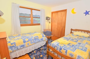 House, 2 Queen Beds (Castle View -  A rancher with a view!) | 3 bedrooms, premium bedding, internet, bed sheets - Castle View - A Rancher With a View! (Berkeley Springs)