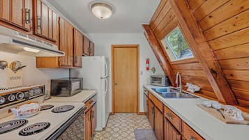 House, 1 King Bed (Cozy and Quaint) | Private kitchen | Fridge, spices, freezer