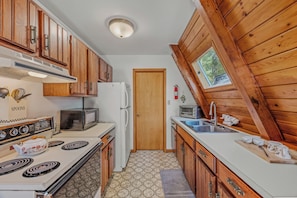 Casa, 1 cama King (Cozy and Quaint) | Cozinha privada | Geladeira, especiarias, freezer