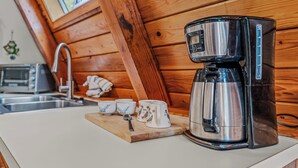 Hus, 1 kingsize-seng (Cozy and Quaint) | Kaffe og/eller kaffemaskin
