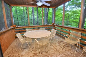 Casa, várias camas (Black Forest - 5 Bedroom Escape) | Opções para refeição ao ar livre