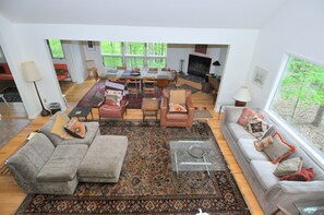 Interior - Black Forest - 5 Bedroom Escape (Berkeley Springs)