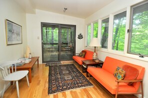 Casa, várias camas (Black Forest - 5 Bedroom Escape) | Área de estar | Lareira