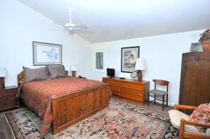 5 bedrooms, individually decorated, individually furnished, free WiFi - Black Forest - 5 Bedroom Escape (Berkeley Springs)