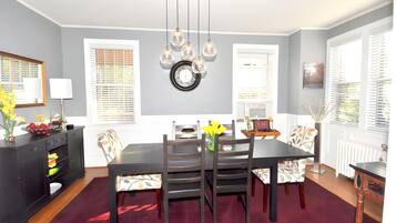 House, Multiple Beds (Aunt Beas Bungalow - Right in town! ) | Dining room