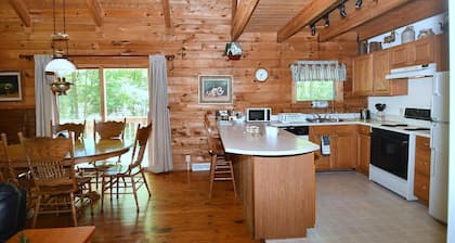 Lazy Bear Retreat - Classic Cabin!