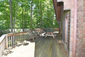 House, Multiple Beds (Lazy Bear Retreat - Classic Cabin! ) | Property grounds - Lazy Bear Retreat - Classic Cabin! (Berkeley Springs)