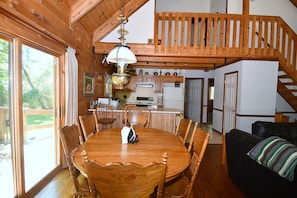 House, Multiple Beds (Lazy Bear Retreat - Classic Cabin! ) | Dining