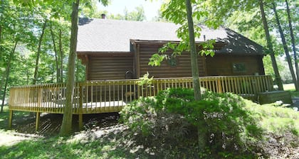 Lazy Bear Retreat - Classic Cabin!
