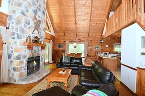 House, Multiple Beds (Lazy Bear Retreat - Classic Cabin! ) | Living area | TV, fireplace