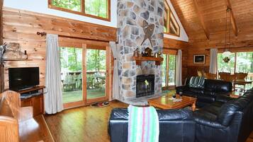 House, Multiple Beds (Lazy Bear Retreat - Classic Cabin! ) | Living area | TV, fireplace
