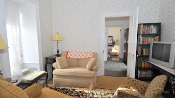 House, Multiple Beds (Manor at Berkeley Springs) | Living area | 42-inch TV with cable/satellite channels