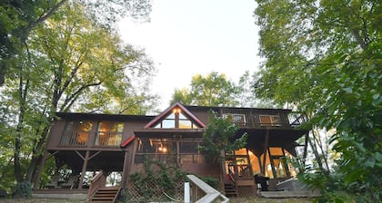 River Time Cabin -time Floats Away!