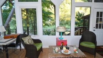 House, Multiple Beds (River Time Cabin -Time floats away!) | Dining