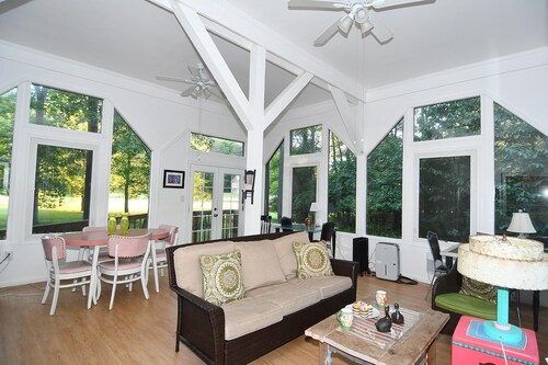 River Time Cabin -time Floats Away!