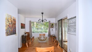 Hus, flere senger (Serendipity - Large 5BR with a Hot Tu) | Spiseområde