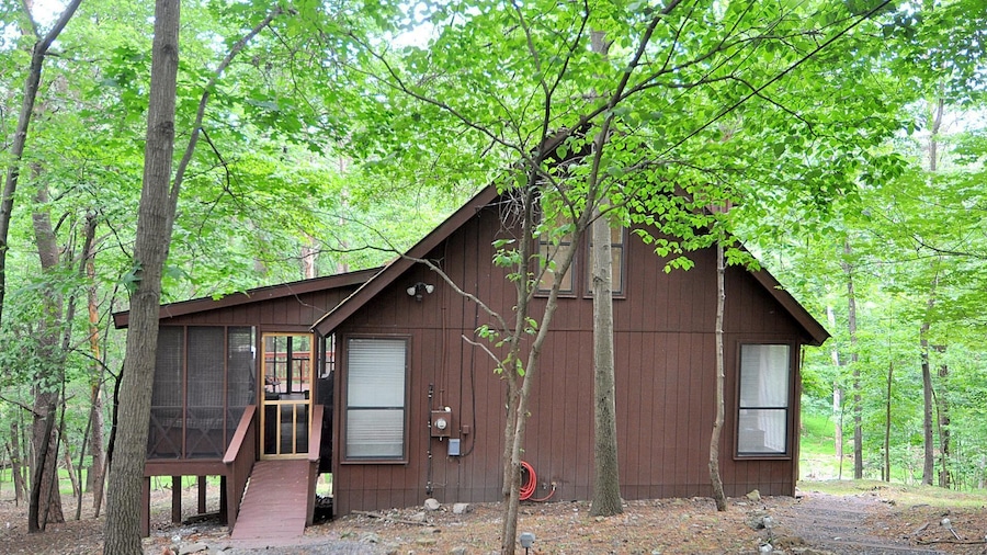 Fox Hollow - Cozy Den With a Hot Tub