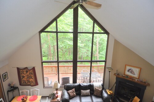 Fox Hollow - Cozy Den With a Hot Tub