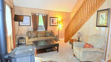 House, Multiple Beds (Trails End River Retreat - Riverside) | Living area