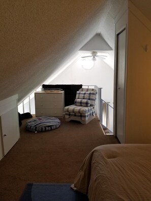 House, 1 Queen Bed (View Haven - Amazing View) | Bed sheets
