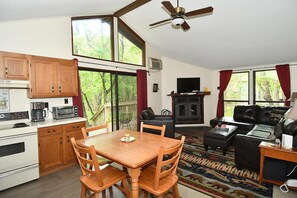 Private kitchen - Woods Song - Natures Promise (Hedgesville)