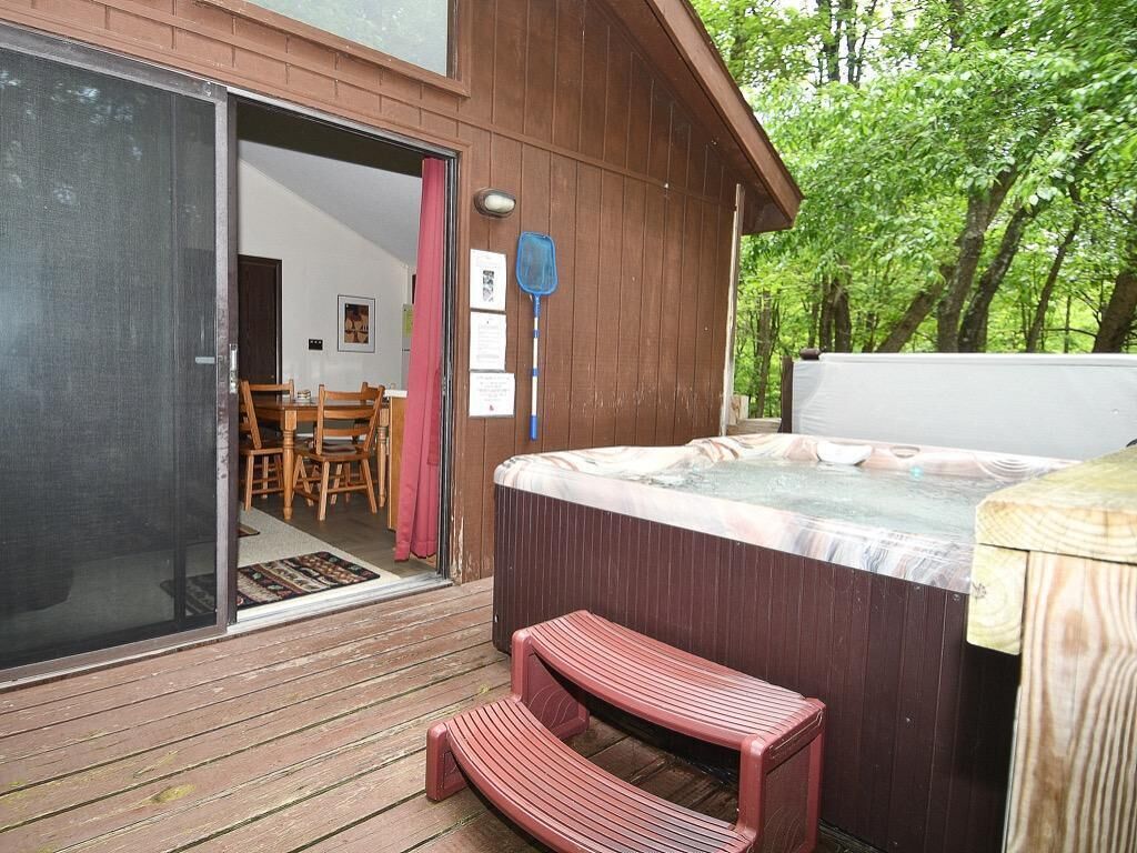 House, Multiple Beds (Woods Song - Natures Promise) | Outdoor spa tub