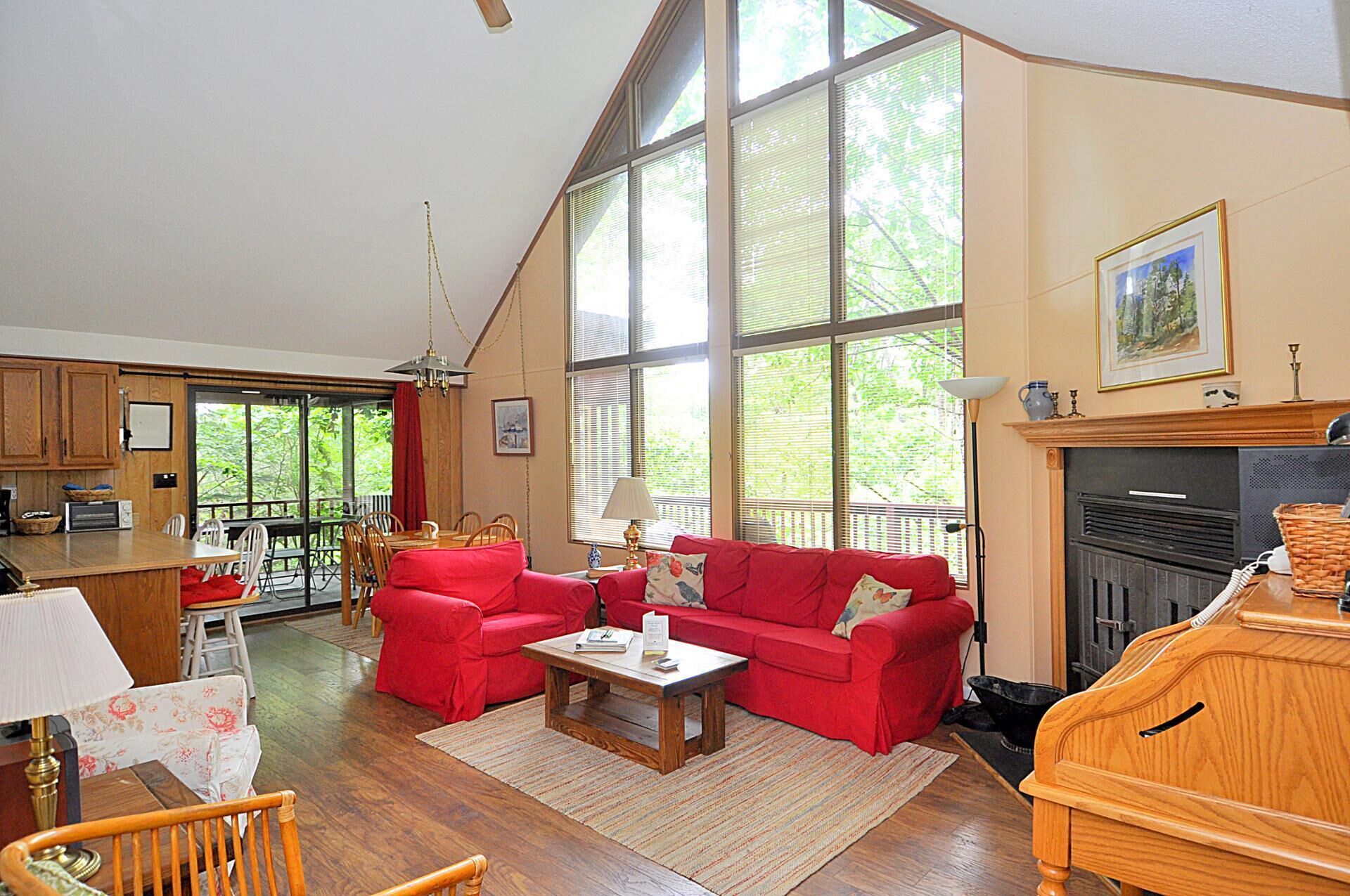 House, 2 Queen Beds (Treetop Cabin) | Living area | Fireplace