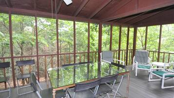 House, 2 Queen Beds (Treetop Cabin) | Property grounds