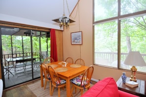 House, 2 Queen Beds (Treetop Cabin) | Dining - Treetop Cabin (Hedgesville)