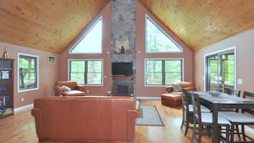 House, Multiple Beds (Rivers Tranquility) | Living room | Fireplace