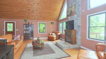 House, Multiple Beds (Rivers Tranquility) | Living room | Fireplace