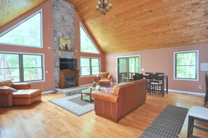 House, Multiple Beds (Rivers Tranquility) | Living room | Fireplace